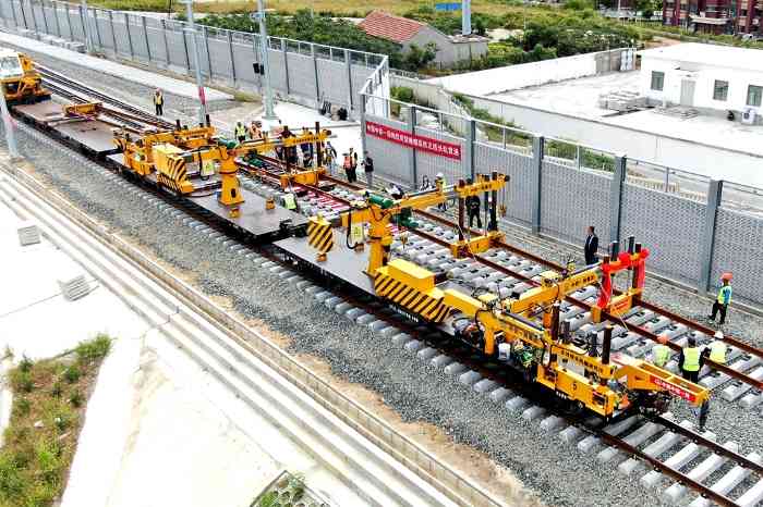 潍烟高铁全线铺轨贯通 350公里设计时速助力胶东半岛高铁成环