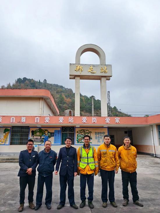 铁路人2025年最后一站：坚守与成长的故事