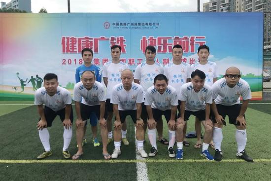 铁路人谢康的足球梦：从火车司机到湘超冠军的坚守与拼搏