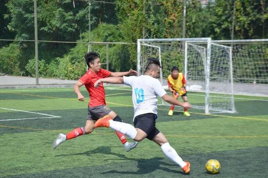 铁路人谢康的足球梦：从火车司机到湘超冠军的坚守与拼搏