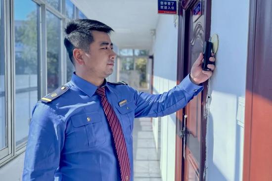 铁路人谢康的足球梦：从火车司机到湘超冠军的坚守与拼搏